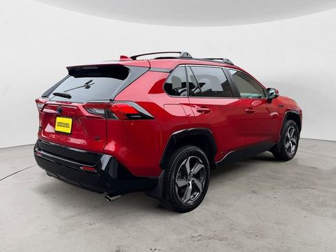 Used 2022 Toyota RAV4 SE w/ Weather & Moonroof Package AWD/4WD image 5