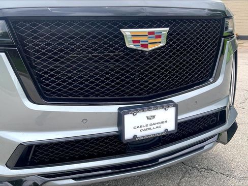 Used 2023 Cadillac Escalade V AWD/4WD image 31