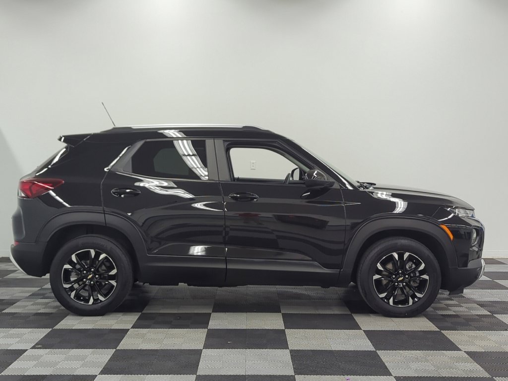 Used 2023 Chevrolet TrailBlazer LT w/ Convenience Package FWD image 4