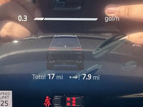 Certified 2025 BMW X7 xDrive40i w/ Executive Package image 20