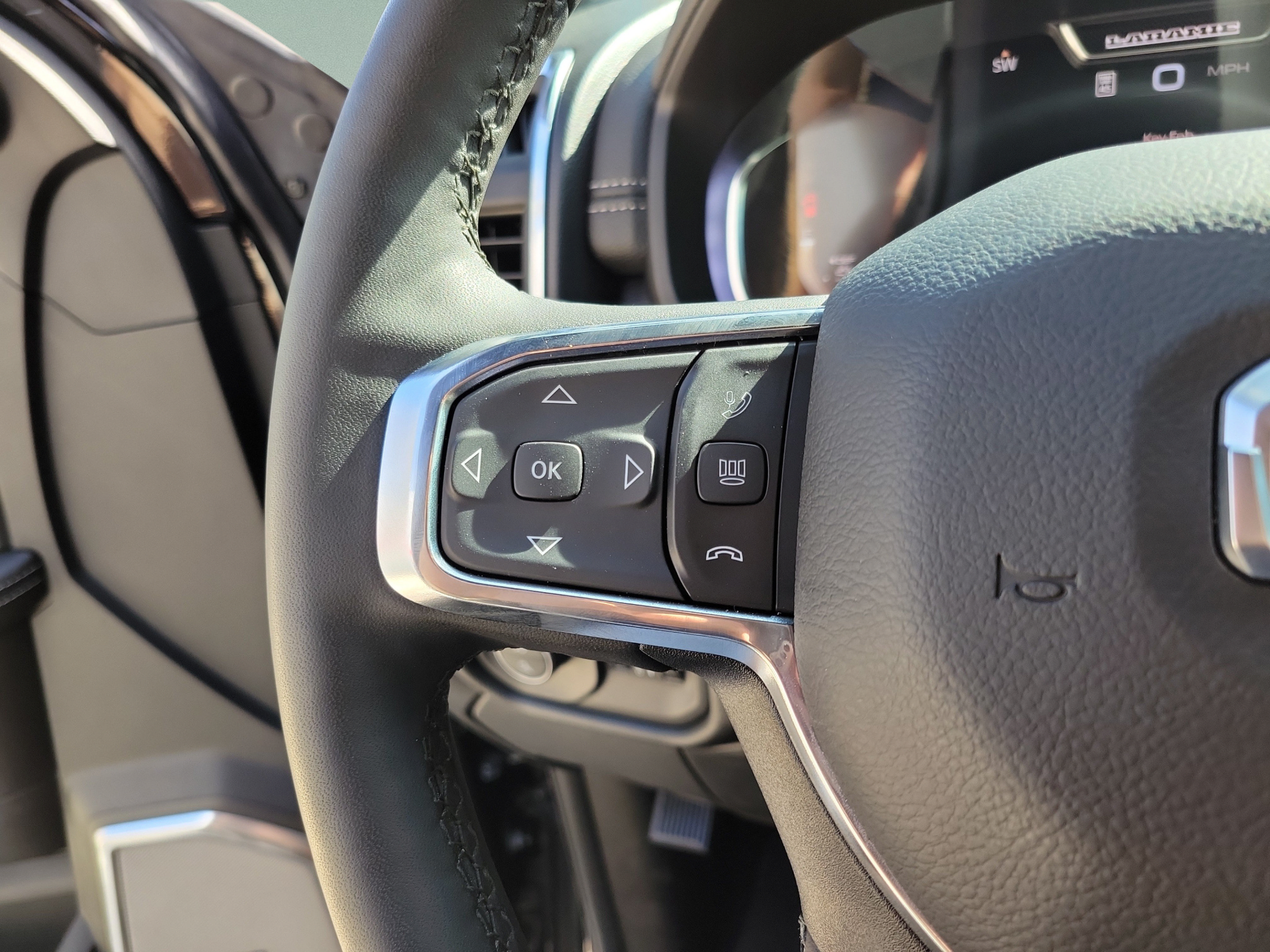 Used 2025 RAM 2500 Laramie AWD/4WD image 17