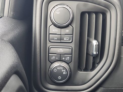 Used 2025 Chevrolet Silverado 1500 Custom image 22