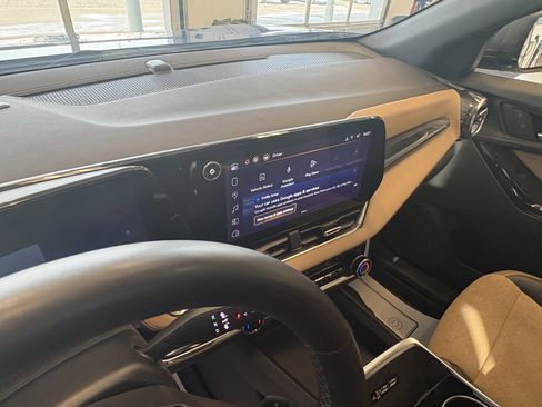 Used 2025 Chevrolet Equinox ACTIV w/ Safety and Technology Package image 6