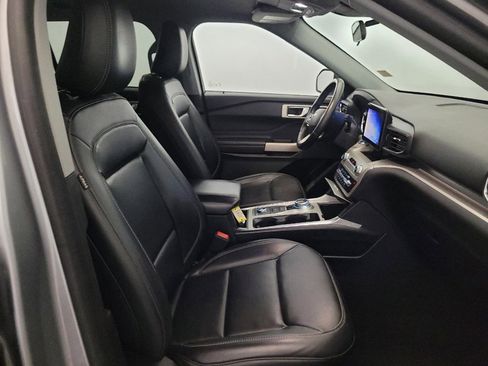 Used 2022 Ford Explorer XLT w/ Equipment Group 202A AWD/4WD image 21