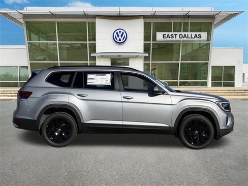 New 2026 Volkswagen Atlas SE image 2