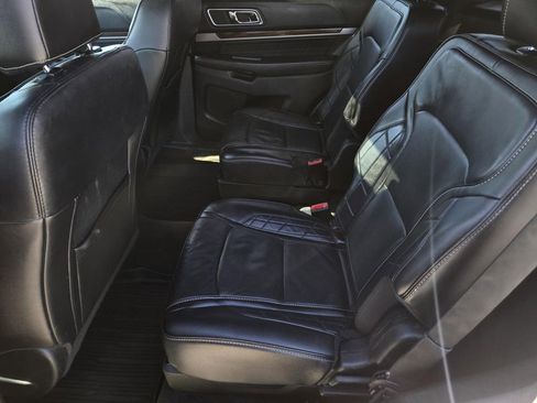 Used 2017 Ford Explorer Platinum image 14