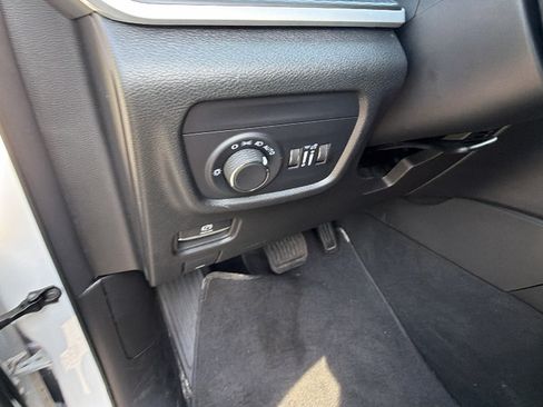 Used 2025 Jeep Grand Cherokee L Altitude AWD/4WD image 28