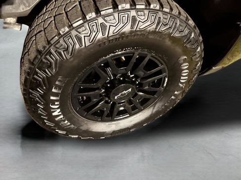 Used 2025 Chevrolet Silverado 2500 ZR2 image 16