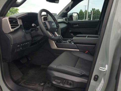 Used 2025 Toyota Tundra Limited AWD/4WD image 16