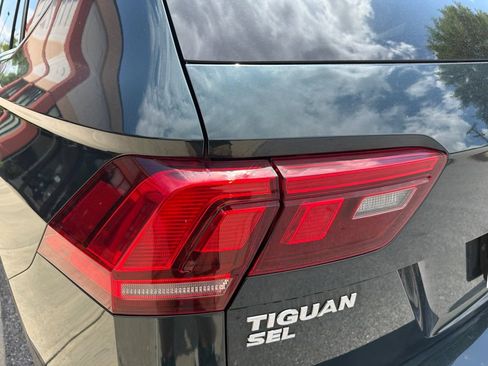 Used 2018 Volkswagen Tiguan SEL AWD/4WD image 19