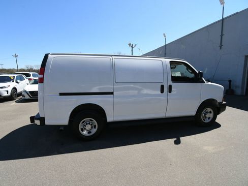 Used 2019 Chevrolet Express 2500 w/ Driver Convenience Package RWD image 8