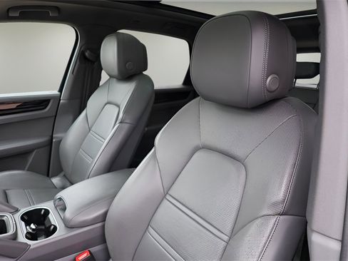 Used 2022 Porsche Cayenne E-Hybrid image 10