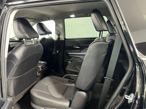 Used 2025 Toyota Grand Highlander AWD image 29