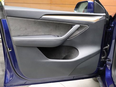 Used 2023 Tesla Model Y Long Range image 34