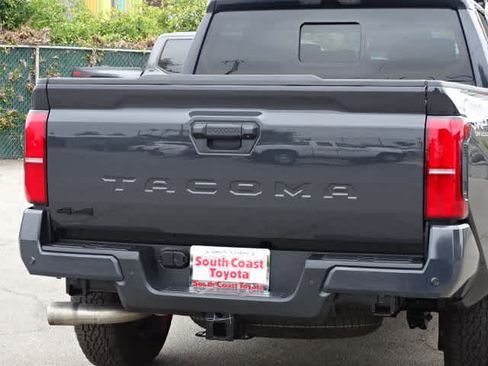 Used 2025 Toyota Tacoma TRD Off-Road w/ TRD Off Road Upgrade Package AWD/4WD image 14