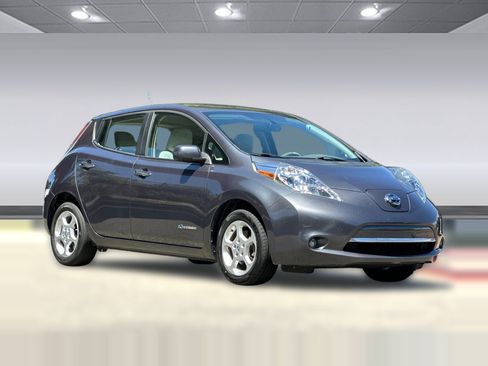 Used 2013 Nissan Leaf SV w/ LED & Quick Charge Pkg FWD image 6