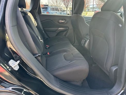Used 2019 Jeep Cherokee Latitude w/ Popular Appearance Group FWD image 15