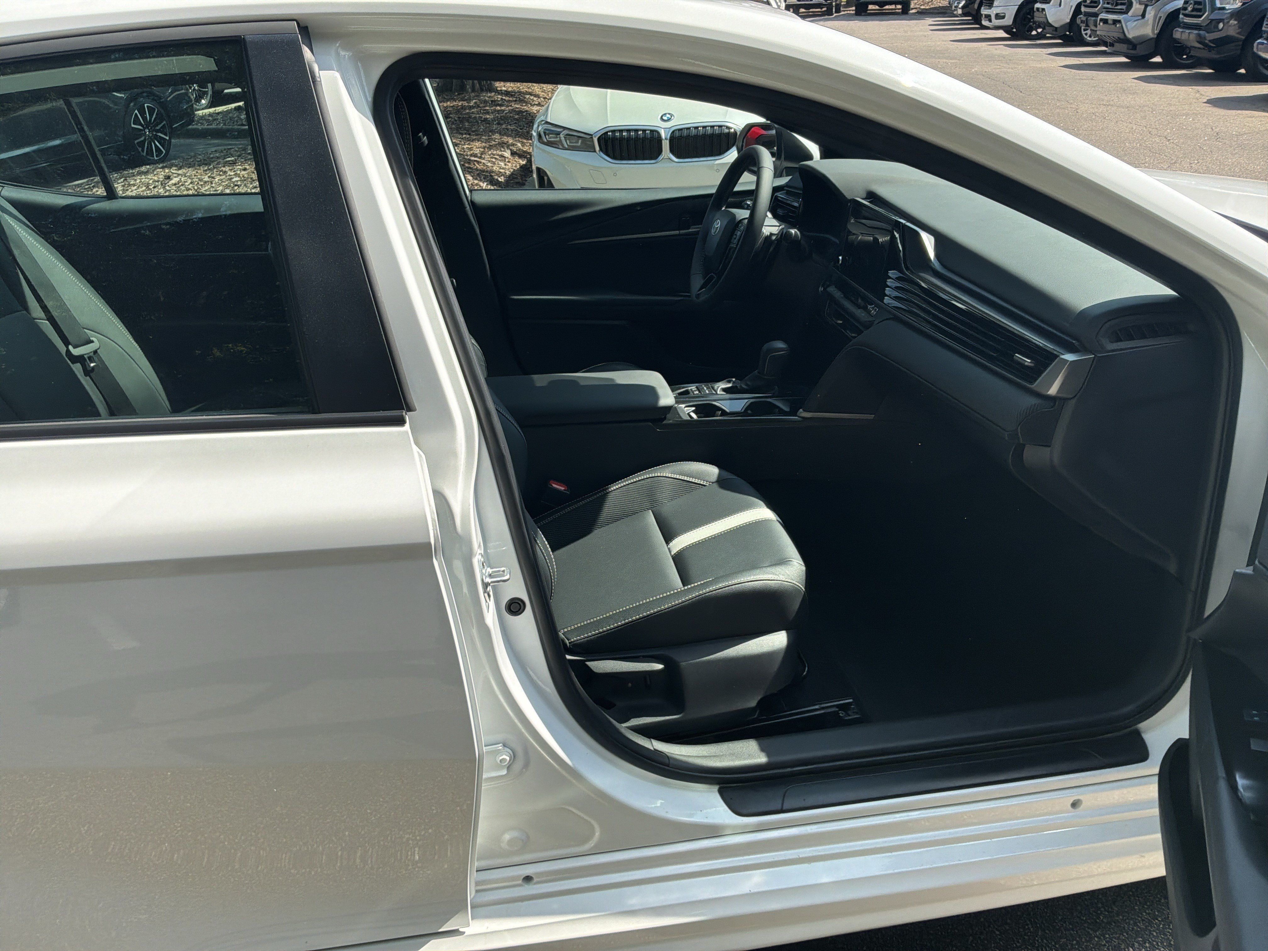 Used 2026 Toyota Camry SE w/ Convenience Package FWD image 32