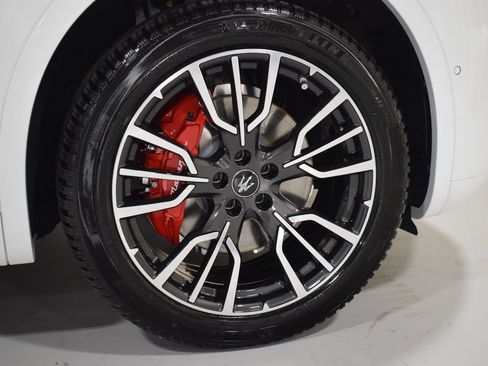 Certified 2024 Maserati Grecale GT AWD/4WD image 16