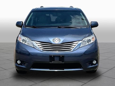 Used 2016 Toyota Sienna XLE FWD image 4