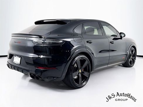 Used 2022 Porsche Cayenne GTS w/ Premium Package Plus image 7