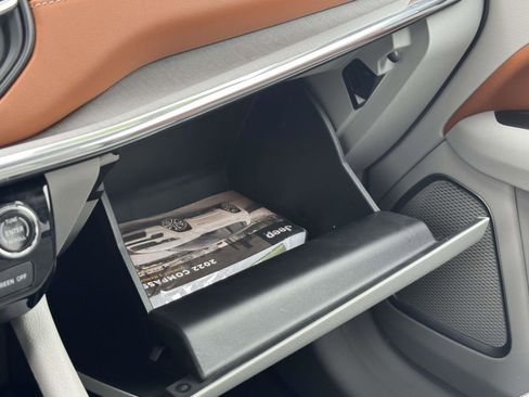 Used 2022 Jeep Compass Limited image 9