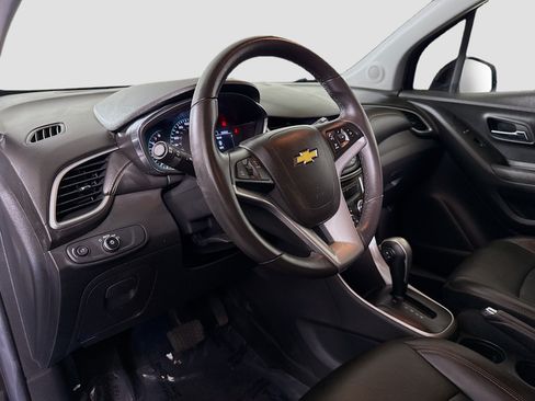 Used 2021 Chevrolet Trax LT w/ Premium Seat Package AWD/4WD image 23