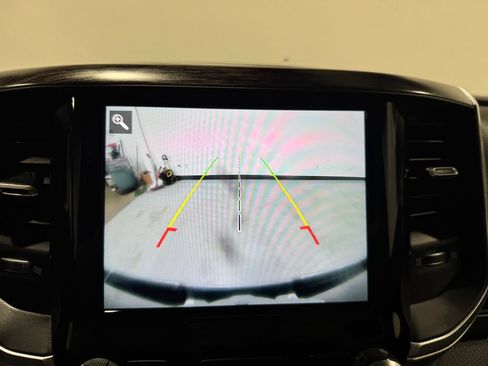 Used 2019 RAM 1500 Laramie AWD/4WD image 10