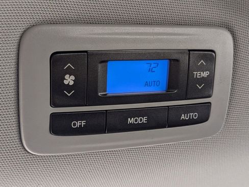 Used 2020 Toyota Sienna SE image 14