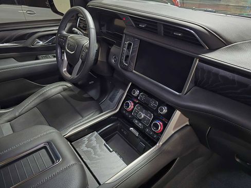 Used 2024 GMC Yukon XL Denali w/ Max Trailering Package image 10