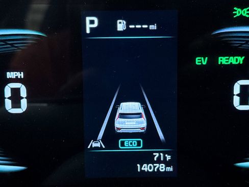 Certified 2024 Kia Niro SX Touring image 30