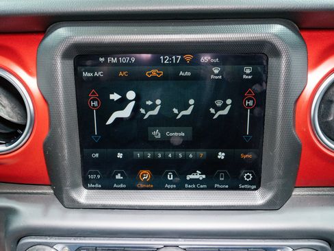 Used 2023 Jeep Gladiator Rubicon w/ Cold Weather Group image 19