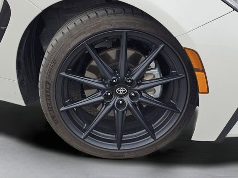 Used 2023 Toyota GR86 Premium RWD image 16