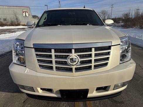 Used 2008 Cadillac Escalade Base AWD 4dr SUV image 4