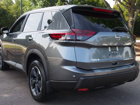 Used 2026 Nissan Rogue SV FWD image 5