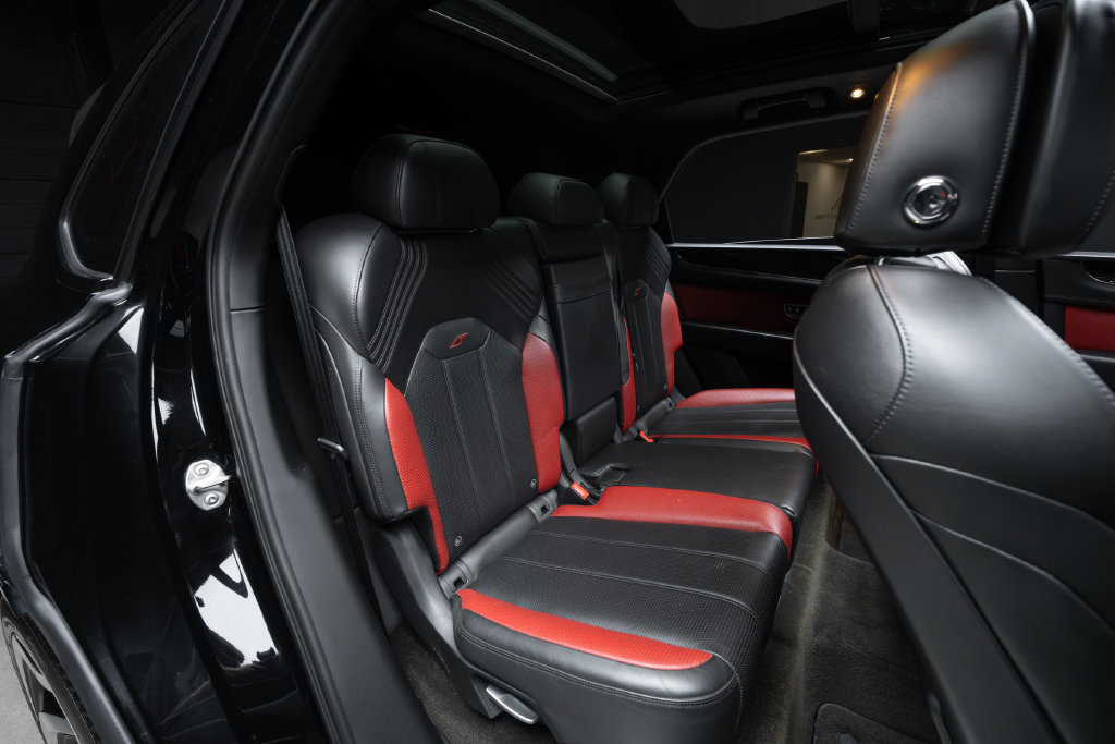 Used 2022 Bentley Bentayga AWD/4WD image 42