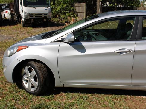 Used 2013 Hyundai Elantra GLS w/ Preferred Pkg image 11