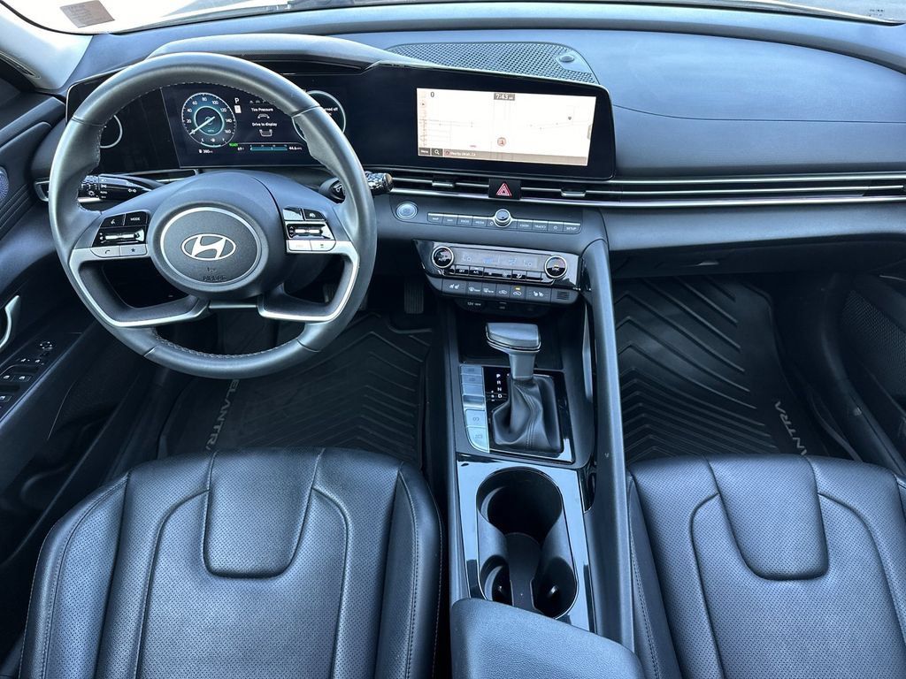 Used 2025 Hyundai Elantra Limited FWD image 16