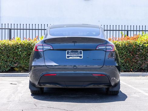 Used 2024 Tesla Model Y Long Range AWD/4WD image 12