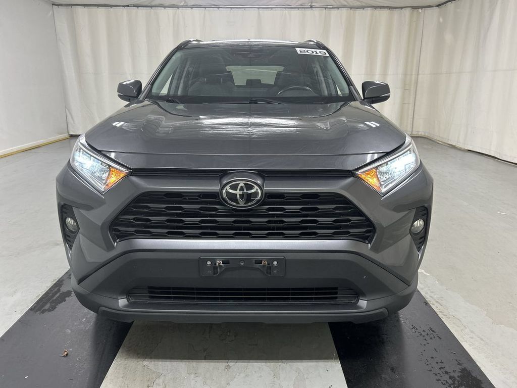 Used 2019 Toyota RAV4 XLE AWD/4WD image 3