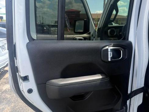 Used 2020 Jeep Wrangler Unlimited Sahara AWD/4WD image 16