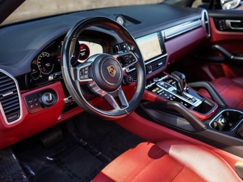 Used 2023 Porsche Cayenne Platinum Edition image 18