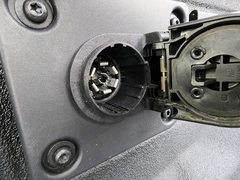 Used 2025 RAM 3500 Laramie image 31