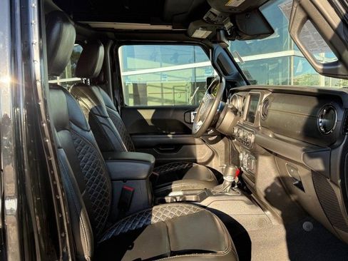 Used 2022 Jeep Wrangler Unlimited Sahara image 9