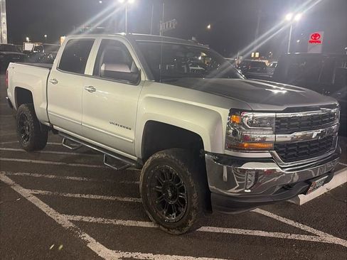 Used 2018 Chevrolet Silverado 1500 LT w/ All Star Edition AWD/4WD image 2