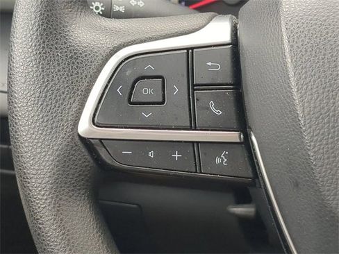 Certified 2021 Toyota Highlander L image 23