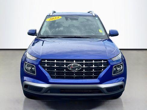 Used 2023 Hyundai Venue Limited FWD image 2