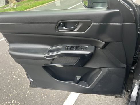 Used 2025 Nissan Pathfinder SV image 20