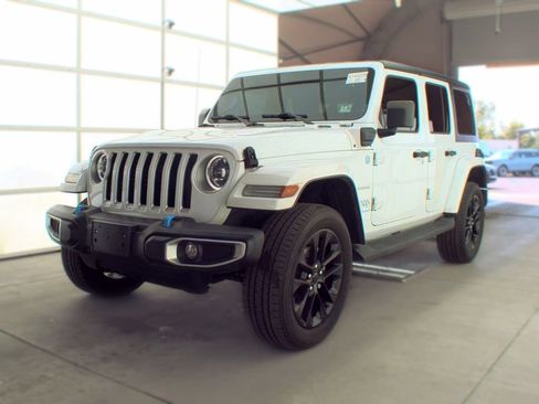Used 2023 Jeep Wrangler Unlimited Sahara w/ Cold Weather Group AWD/4WD image 1