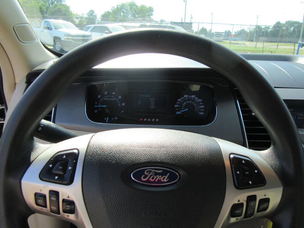 Used 2018 Ford Taurus SE FWD image 13